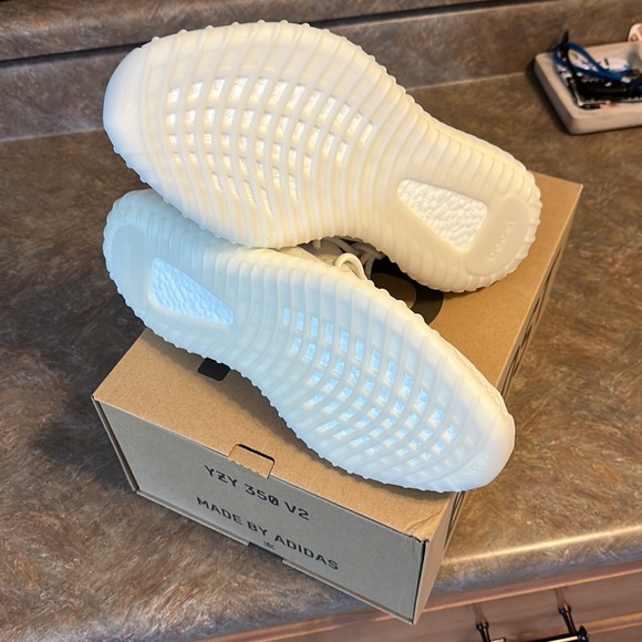 Yeezy 350 V2 “Bone” - Picture 7 of 9